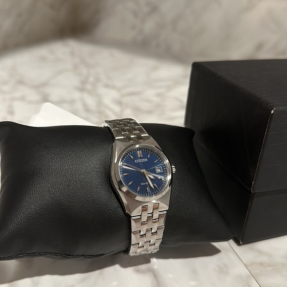 Citizen Womens 50% OFF XMAS Blue Watch NWT - Picture 3 of 5